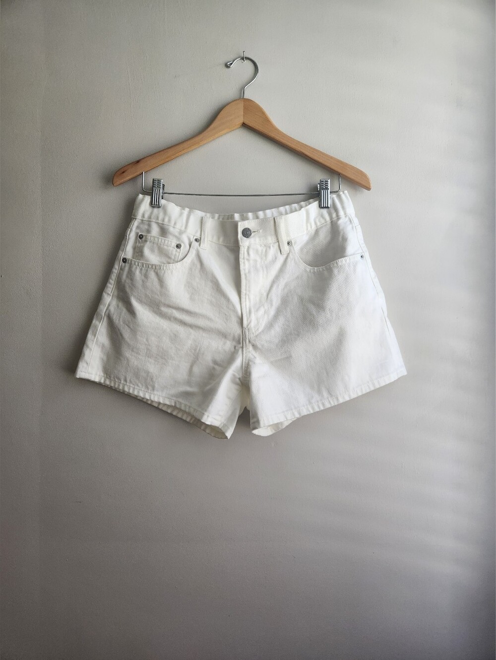 Uniqlo White Denim mid rise Shorts